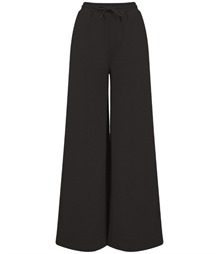 Women's sustainable fashion wide leg joggers